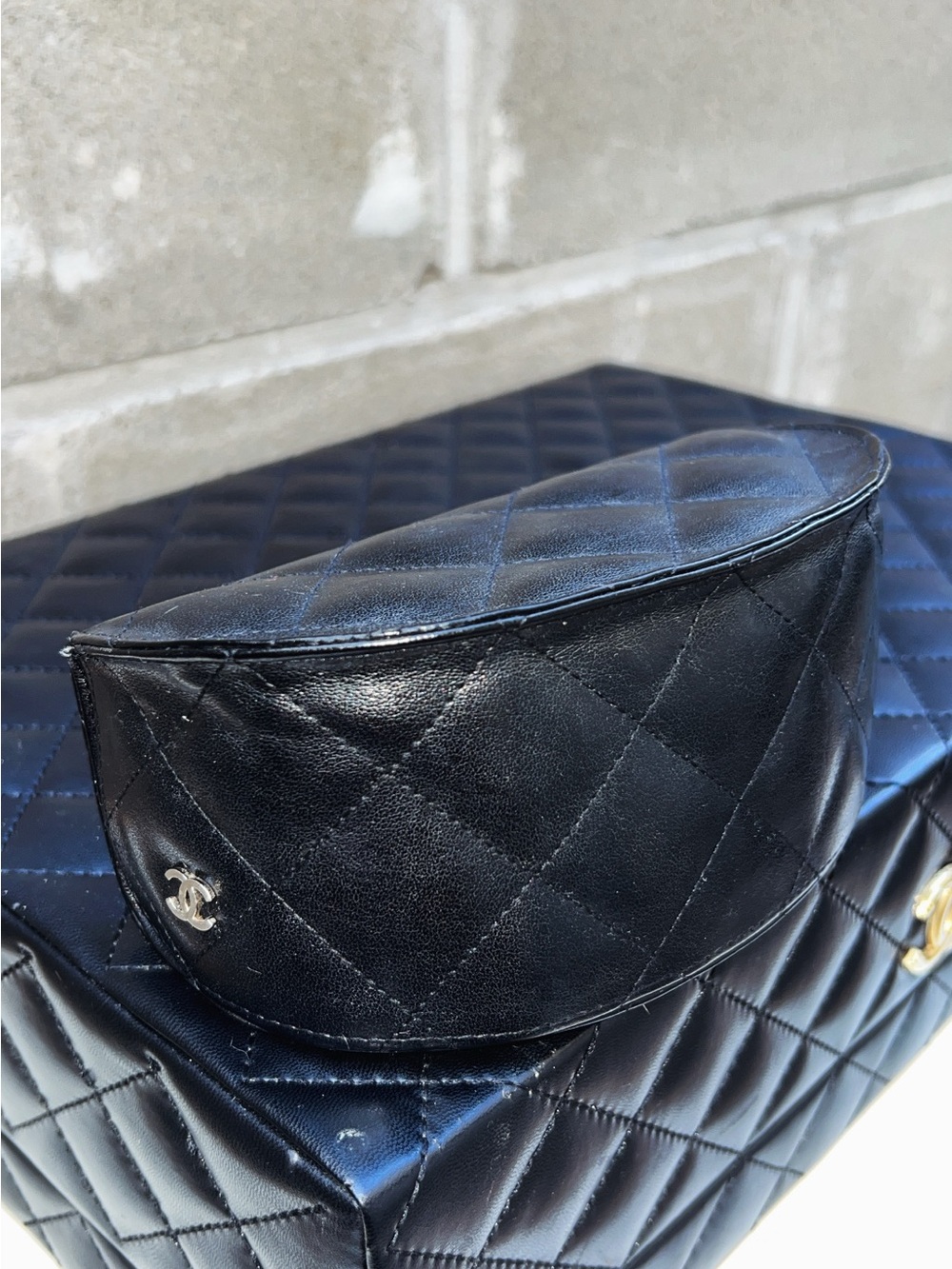 CHANEL Classic Black Quilted Leather Sunglasses Case with CC Emblem - Picture 6 of 8